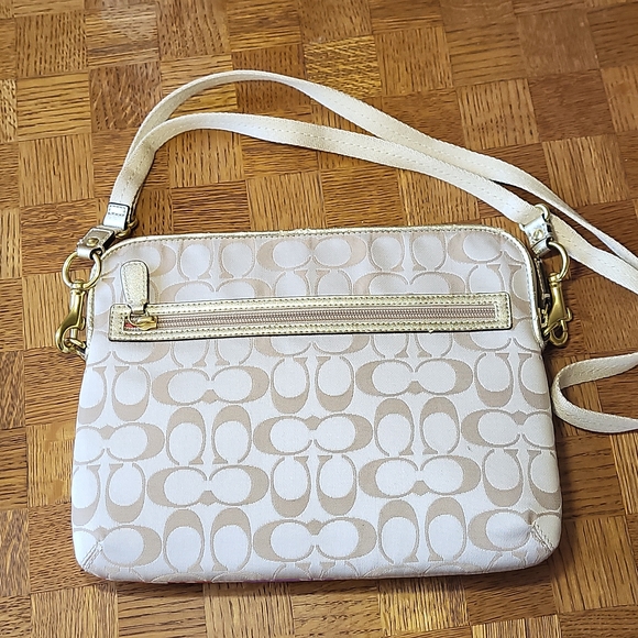 Coach tablet holder - Picture 2 of 2